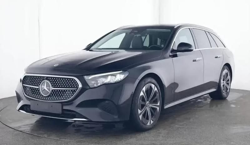 Usado Mercedes E300 313 HP (230 kW) 2024 Preto Carrinha