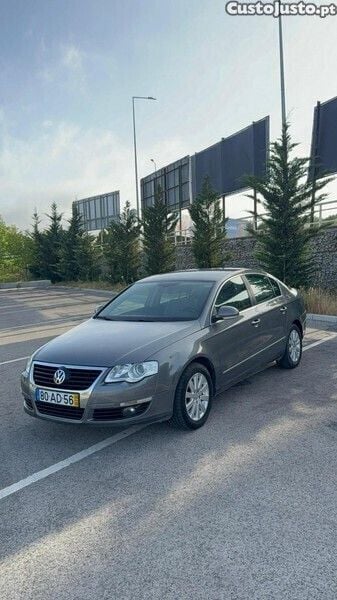 Cinza Usado 2005 VW Passat Sedan | € 4.400 (Bom preço) - Imagem 1/1