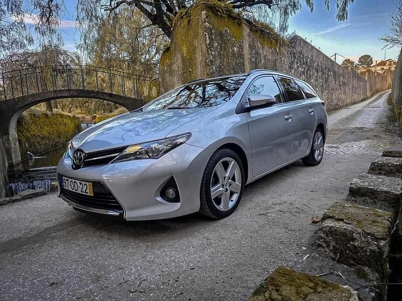 Usado Toyota Auris 90 HP (66 kW) 2013 Cinzento Citadino