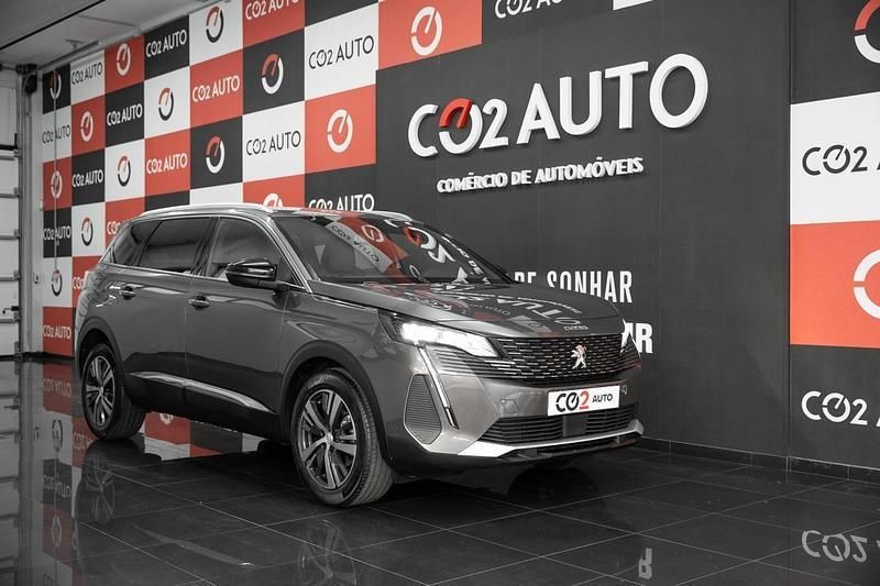 Usado Peugeot 5008 Allure 130 HP (95 kW) 2024 Cinzento Monovolume