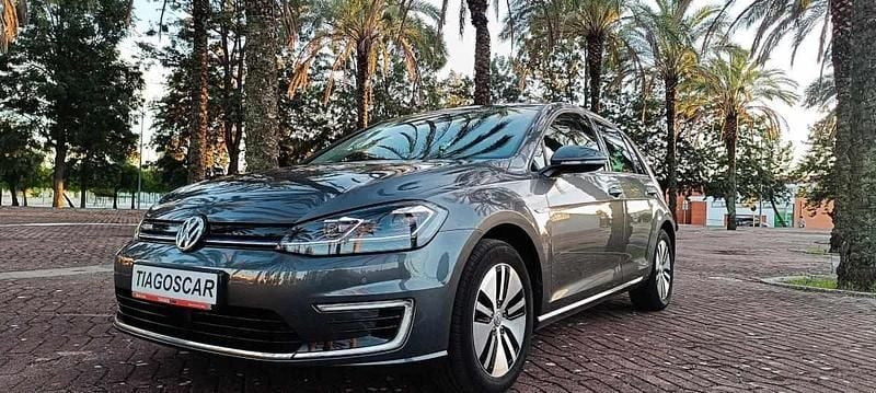 Usado VW e-Golf 100 kW (136 HP) 2019 Cinzento Citadino