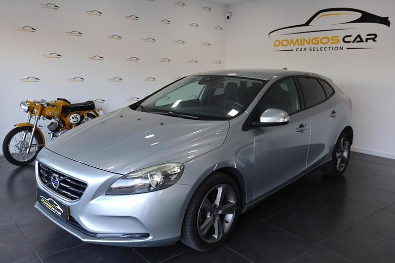 Usado Volvo V40 Kinetic 120 HP (88 kW) 2015 Cinza