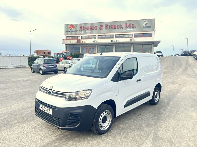Branco Usado 2023 Citroën Berlingo Monovolume | € 24.800 - Imagem 1/4