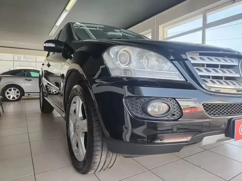 Preto Usado 2006 Mercedes ML320 SUV | € 18.750 - Imagem 1/4