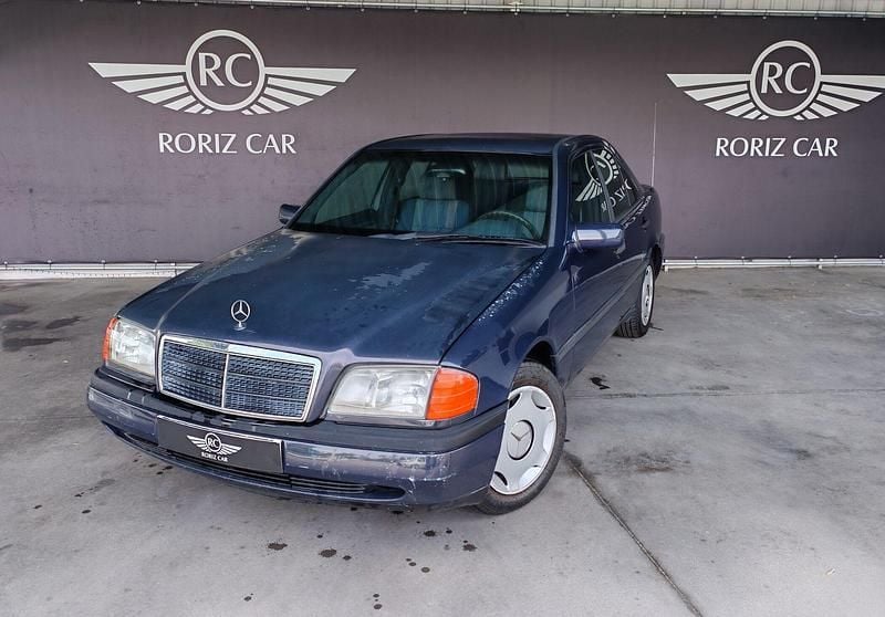 Azul Usado 1995 Mercedes C220 Elegance Sedan | € 1.900 - Imagem 1/4