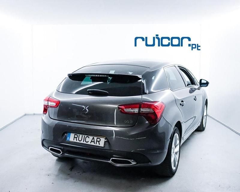 Usado DS Automobiles DS5 180 HP (132 kW) 2018 Cinzento Citadino