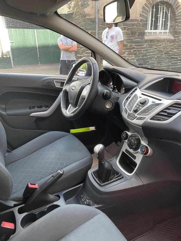 Azul Usado 2012 Ford Fiesta Citadino | € 6.000 (Preço justo) - Imagem 1/4