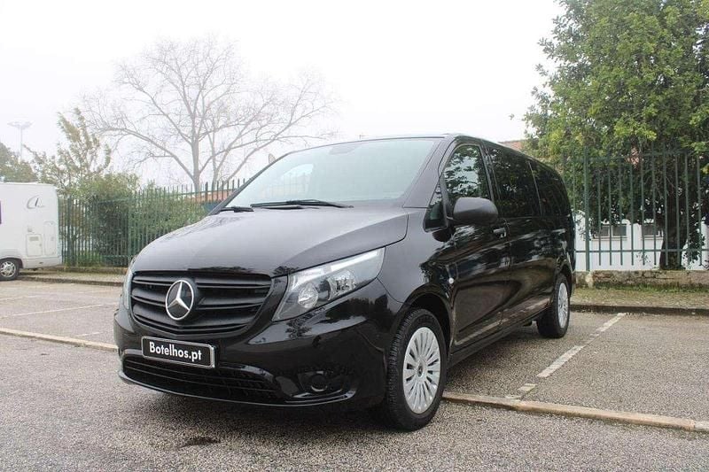 Usado Mercedes Vito 136 HP (100 kW) 2023 Preto Van