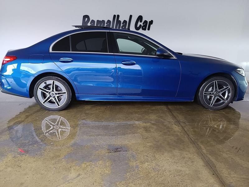 Usado Mercedes C300 AMG line 313 HP (230 kW) 2022 Azul Sedan