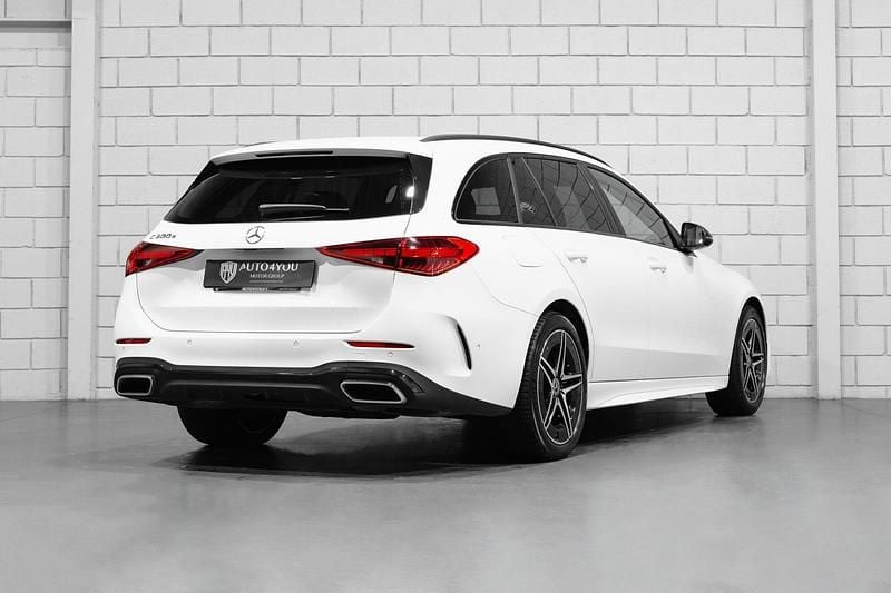 Usado Mercedes C300 AMG line 313 HP (230 kW) 2022 Branco Carrinha