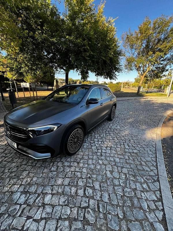 Cinzento Usado 2022 Mercedes EQA250 SUV | € 33.500 (Preço justo) - Imagem 1/4