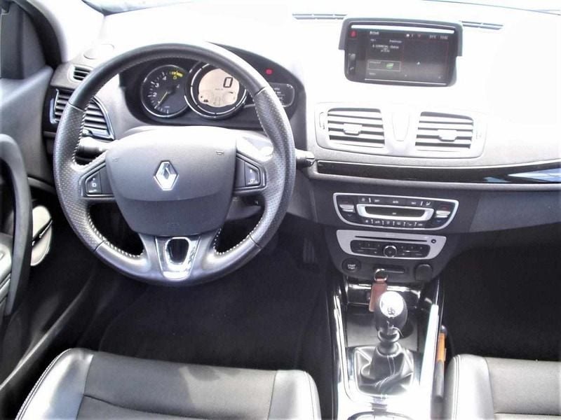 Usado Renault Mégane III 110 HP (80 kW) 2016 Cinzento Carrinha