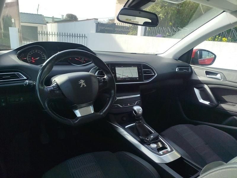 Usado Peugeot 308 Allure 120 HP (88 kW) 2019 Vermelho