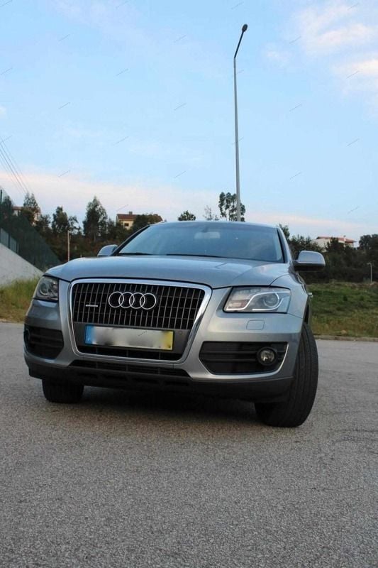 Cinzento Usado 2011 Audi Q5 SUV | € 17.500 (Preço justo) - Imagem 1/4