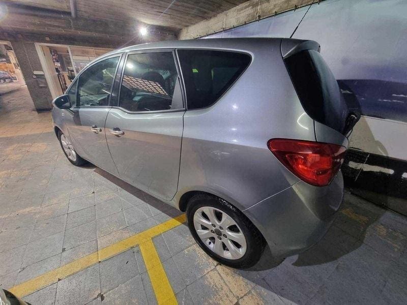 Usado Opel Meriva Enjoy 95 HP (69 kW) 2011 Cinza Monovolume