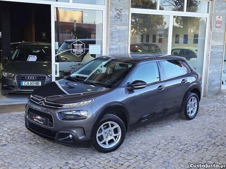 Cinza Usado 2018 Citroën C4 Feel SUV | € 11.950 (Preço justo) - Imagem 1/1