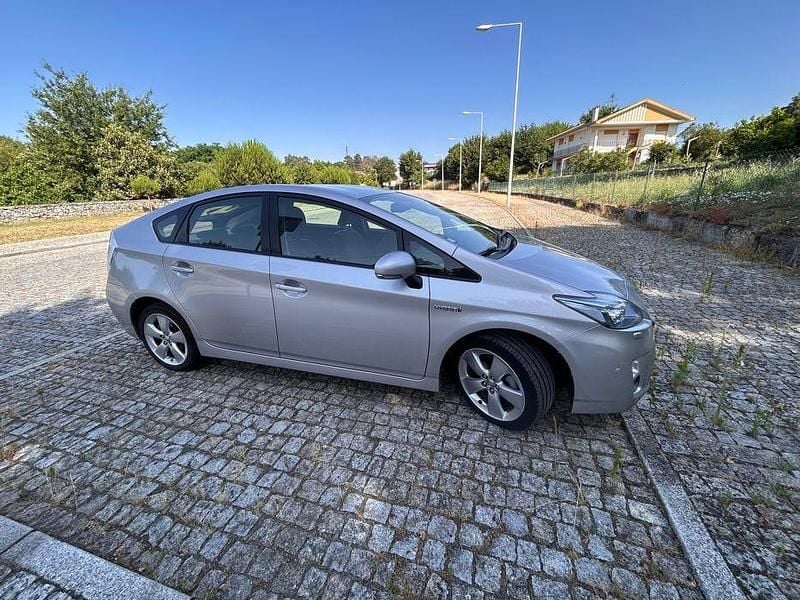 Usado Toyota Prius Premium 136 HP (100 kW) 2011 Citadino