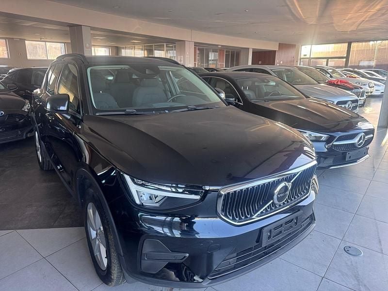 Preto Usado 2022 Volvo XC40 Core SUV | € 23.980 (Super Preço) - Imagem 1/4