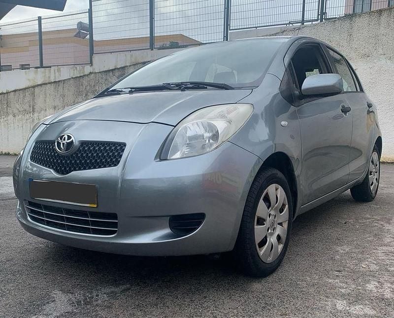 Usado 2007 Toyota Yaris Sedan | € 3.900 (Preço justo) - Imagem 1/4