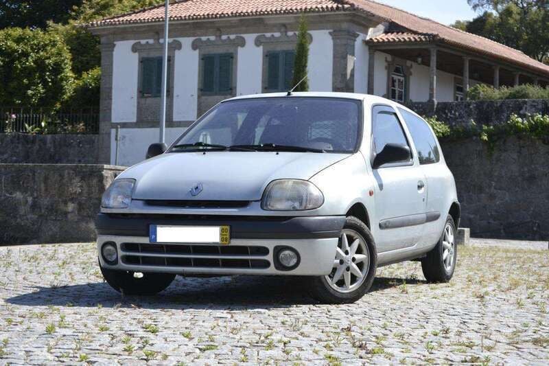 Cinzento Usado 2000 Renault Clio II | € 1.650 (Bom preço) - Imagem 1/4