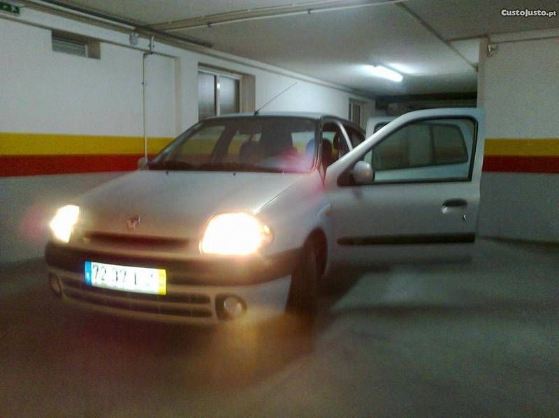 Vendido Renault Clio Caixa automática. Carros usados para venda