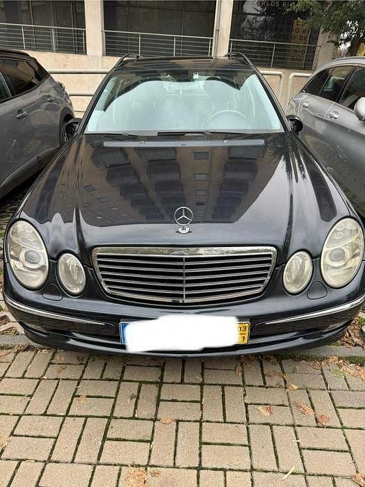 Usado 2003 Mercedes E220 Avantgarde Sedan | € 9.750 (Caro) - Imagem 1/4
