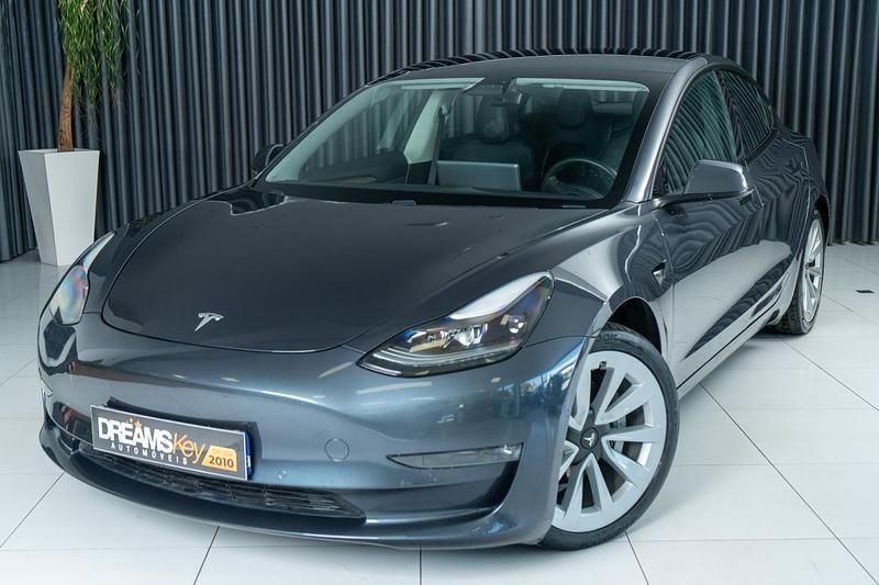 Cinzento Usado 2021 Tesla Model 3 Sedan | € 29.300 (Preço justo) - Imagem 1/4