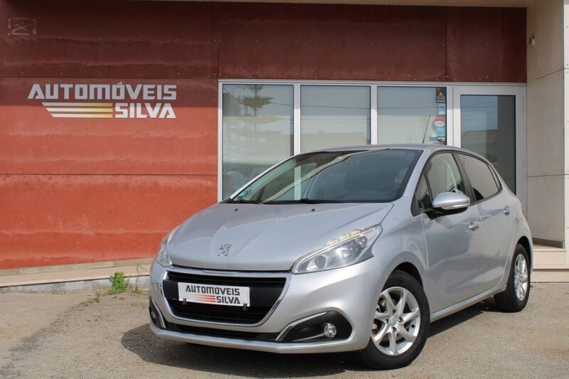 Cinzento Usado 2015 Peugeot 208 Style Citadino | € 9.990 (Preço justo) - Imagem 1/4