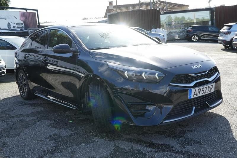 Usado Kia ProCeed 120 HP (88 kW) 2022 Preto Carrinha