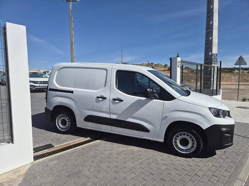 Branco Usado 2021 Peugeot Partner Monovolume | € 16.000 (Preço justo) - Imagem 1/1
