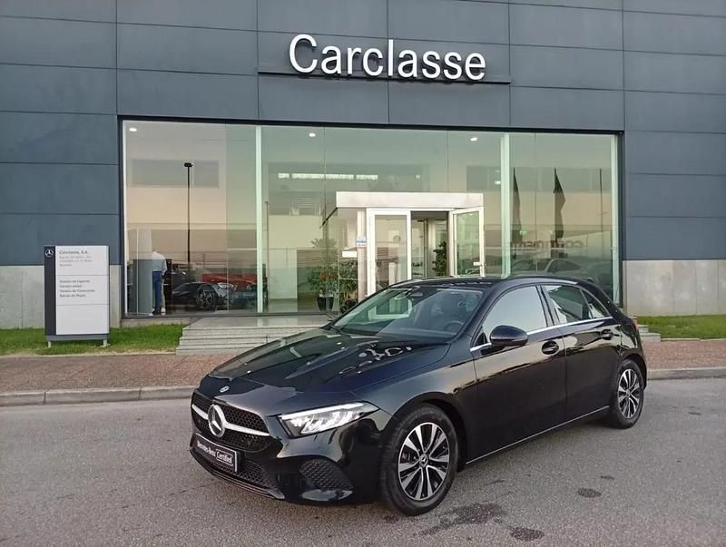 Preto cosmos Usado 2024 Mercedes A200 Advanced Citadino | € 29.950 (Super Preço) - Imagem 1/4
