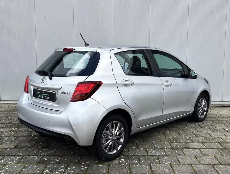 Usado Toyota Yaris Active 90 HP (66 kW) 2016 Cinzento