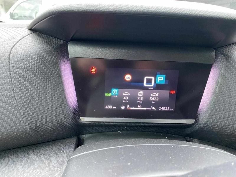 Preto Usado 2022 Citroën C4 PureTech Citadino | € 19.500 (Preço justo) - Imagem 1/4