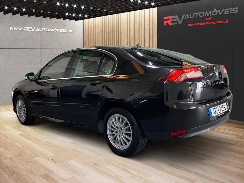 Usado Renault Laguna III 110 HP (80 kW) 2011 Preto Sedan