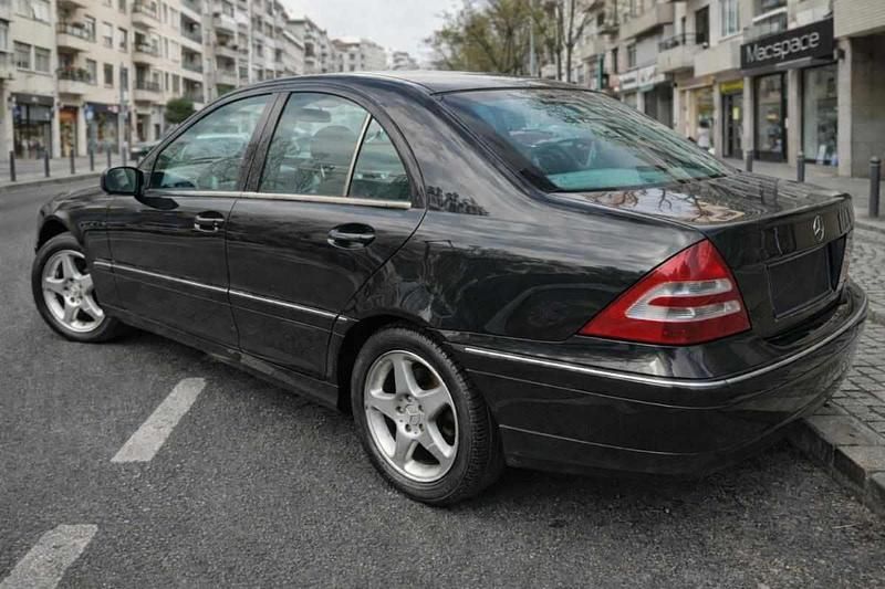 Preto Usado 2002 Mercedes C200 Sedan | € 4.000 (Super Preço) - Imagem 1/4