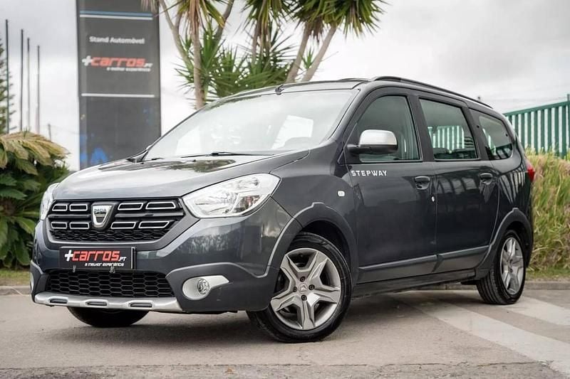 Cinzento Usado 2019 Dacia Lodgy Monovolume | € 13.800 (Caro) - Imagem 1/4