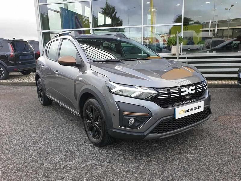 Usado Dacia Sandero 101 HP (74 kW) 2025 Cinzento Citadino