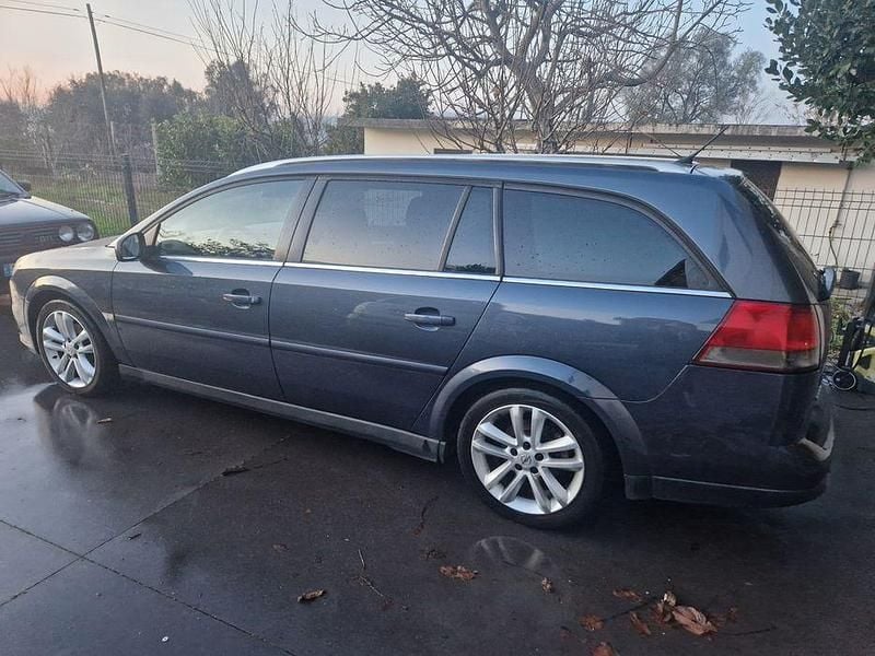 Usado Opel Vectra 150 HP (110 kW) 2005 Sedan