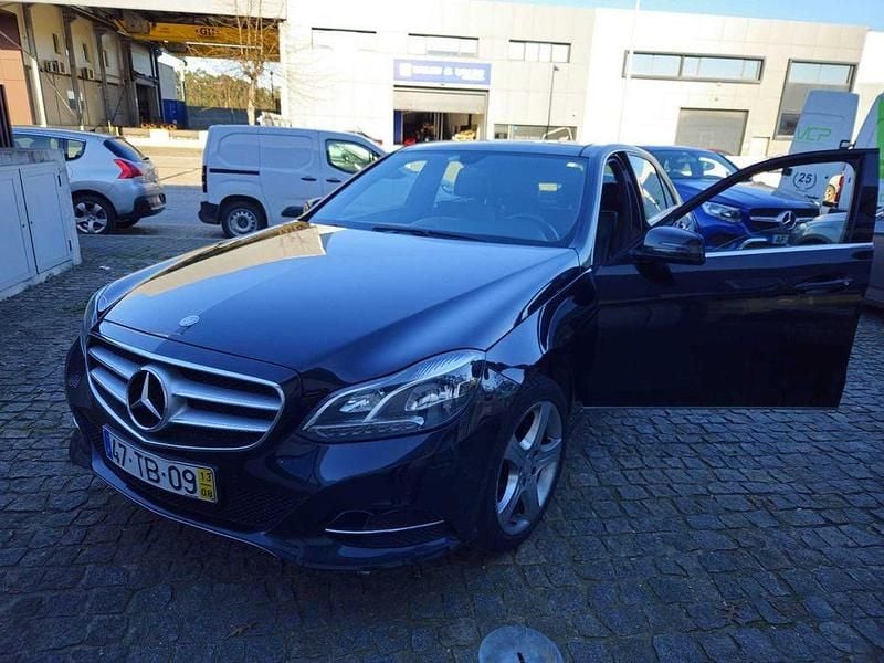 Usado 2013 Mercedes E220 Avantgarde Sedan | € 13.500 (Super Preço) - Imagem 1/4