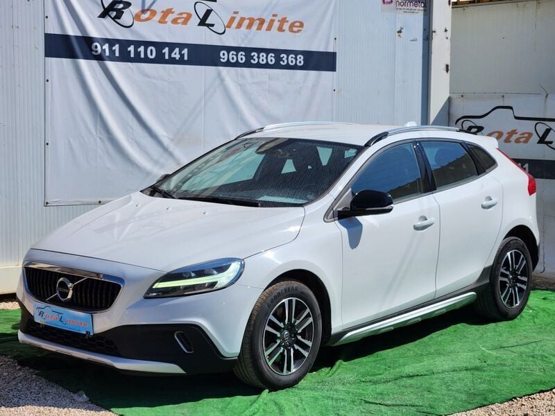 Branco Usado 2019 Volvo V40 Momentum Carrinha | € 18.500 (Preço elevado) - Imagem 1/4