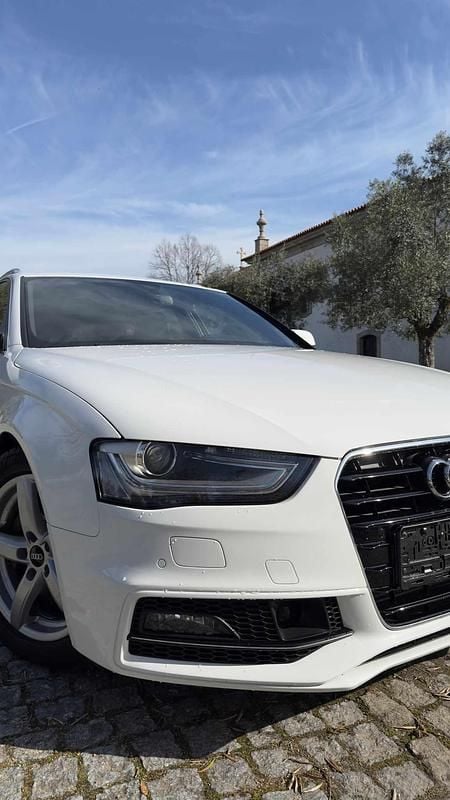 Branco Usado 2014 Audi A4 Premium Carrinha | € 14.990 - Imagem 1/4