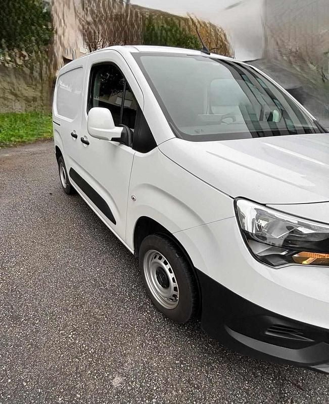 Usado Opel Combo 102 HP (75 kW) 2019 Branco Monovolume
