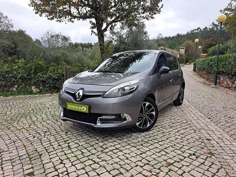 Cinzento Usado 2016 Renault Scénic III Monovolume | € 11.950 (Preço justo) - Imagem 1/4