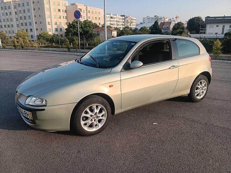 Usado 2001 Alfa Romeo 147 Citadino | € 2.500 - Imagem 1/4