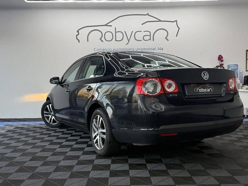 Usado VW Jetta 105 HP (77 kW) 2008 Preto Sedan