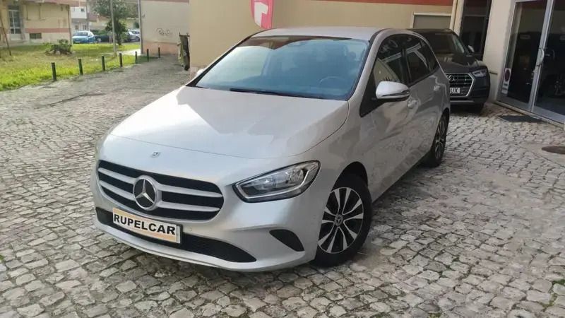 Cinza prata Usado 2021 Mercedes B180 Business Monovolume | € 28.900 (Super Preço) - Imagem 1/4