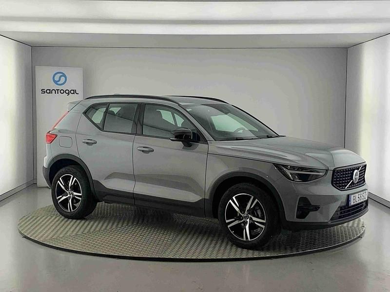 Cinzento Usado 2024 Volvo XC40 Plus SUV | € 38.490 (Caro) - Imagem 1/4