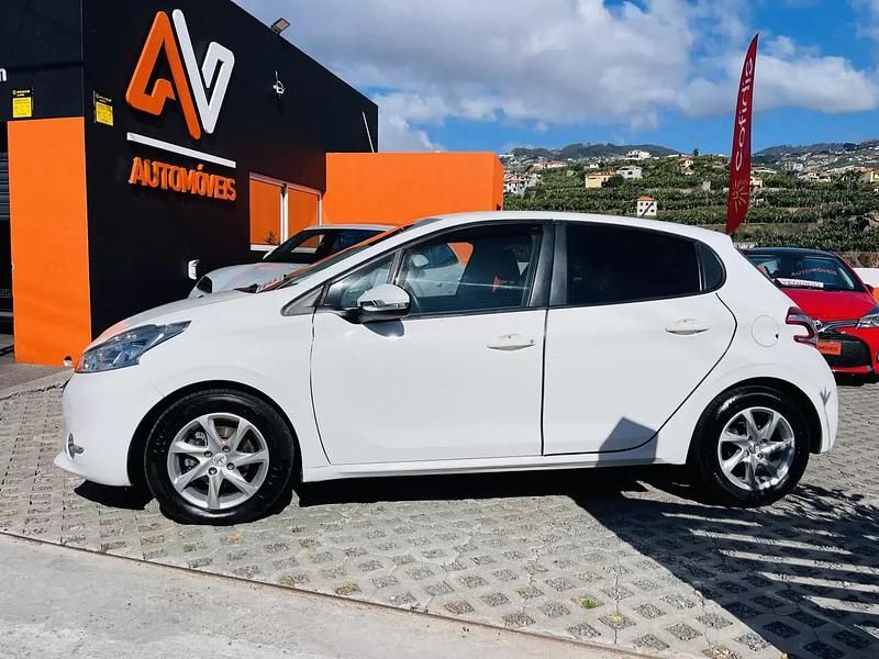 Usado Peugeot 208 Active 68 HP (50 kW) 2013 Branco Citadino