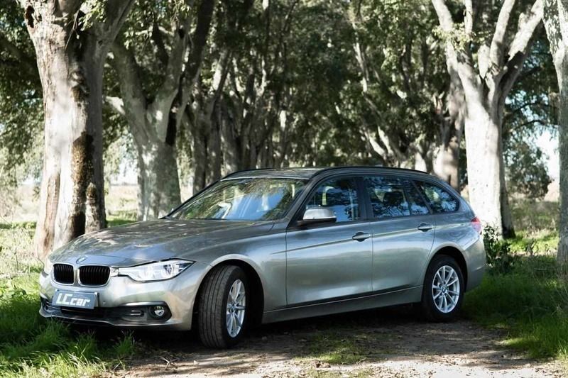 Cinzento Usado 2018 BMW 318 Carrinha | € 20.850 (Preço justo) - Imagem 1/4