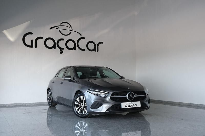 Cinzento Usado 2024 Mercedes A200 Progressive Sedan | € 29.900 (Super Preço) - Imagem 1/4